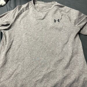Under armor tee shirt